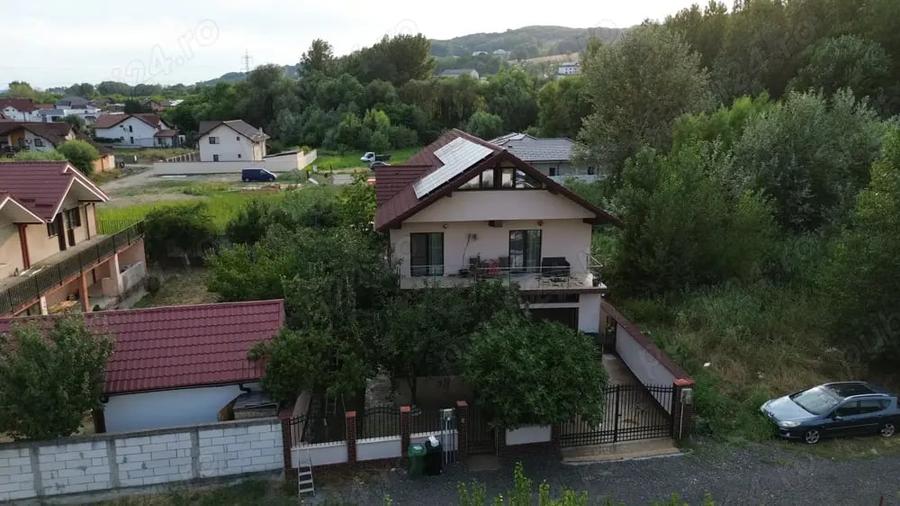 Casă cu 5 camere în Central