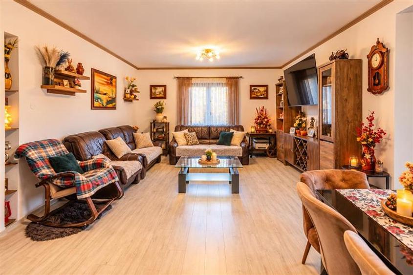 Casă individuală cu 4 camere cu Canalizare în Stupini