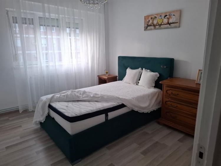 Apartament cu 3 camere semidecomandat, mobilat în Nădlac