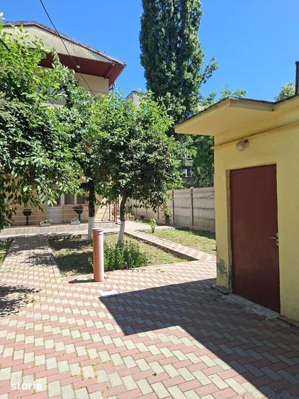 Casă cu 8 camere cu Teren 320 Mp în Militari