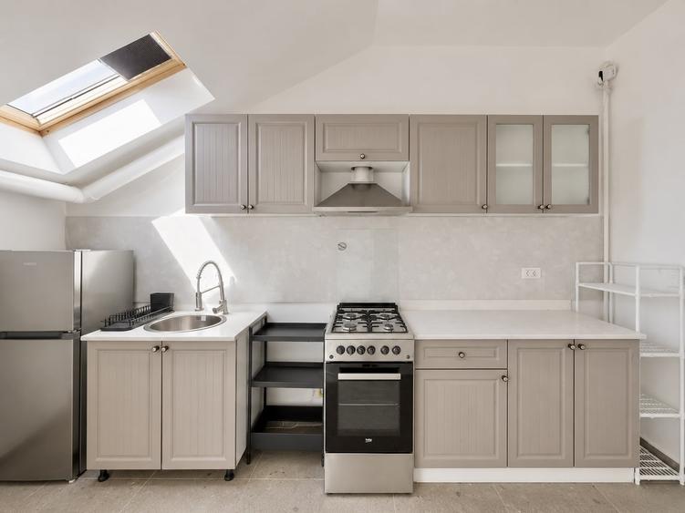 Apartament cu 2 camere semidecomandat, mobilat în Dumbrăvița