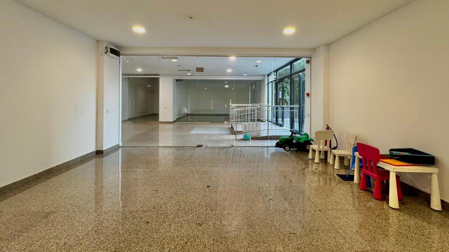 Spațiu comercial, de 32.200000762939 mp, în Barbu Văcărescu