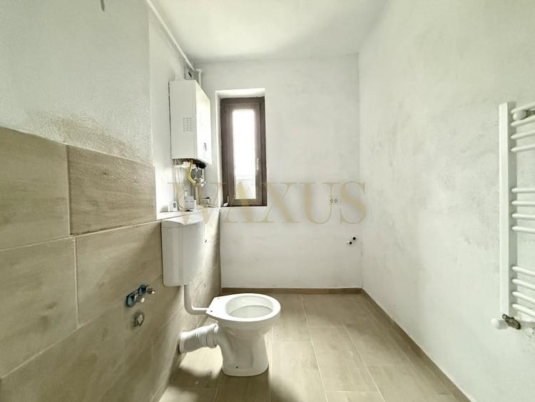 Apartament cu 3 camere semidecomandat în Borhanci