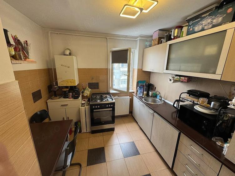 Apartament cu 2 camere semidecomandat în Gemenii