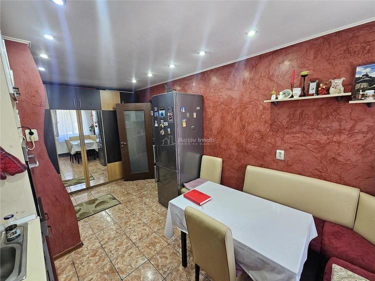 Apartament cu 3 camere semidecomandat în Cuptoare (Reșița)