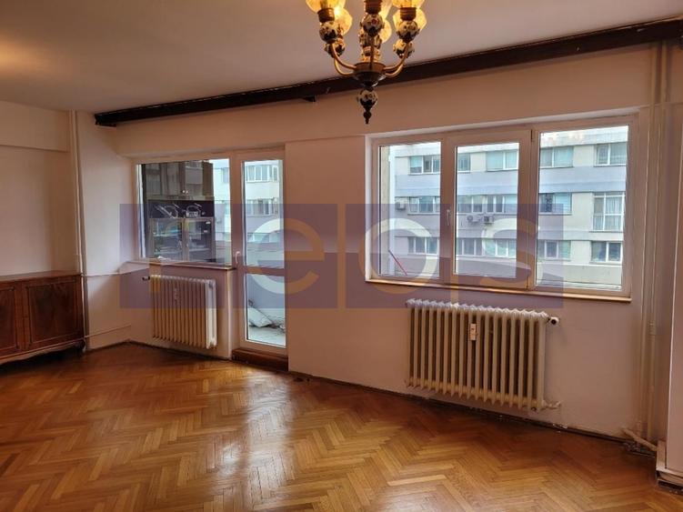 Apartament cu 4 camere semidecomandat în Dorobanți