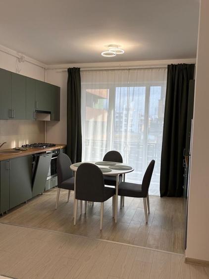 Apartament cu 2 camere decomandat în Titan