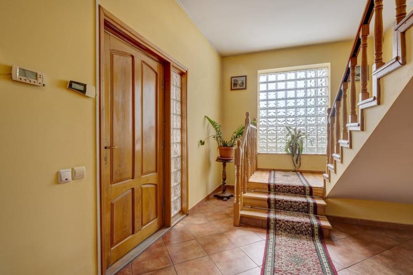 Casă individuală cu 6 camere cu Piscina în Fundeni