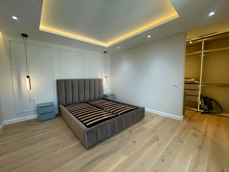 Apartament cu 3 camere semidecomandat, mobilat în Bună Ziua