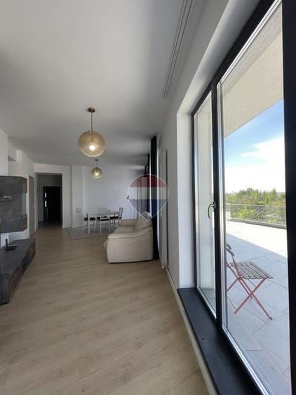 Apartament cu 3 camere semidecomandat, mobilat în Pipera