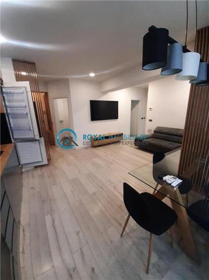 Apartament cu 3 camere decomandat, mobilat în 9 Mai