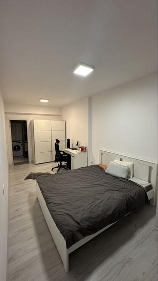 Apartament cu 3 camere decomandat în Vitan