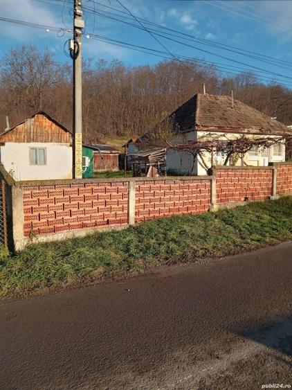 Casă cu 2 camere cu Teren 3754 Mp în Costișa