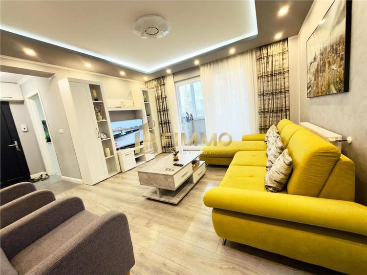 Apartament cu 4 camere semidecomandat în Central