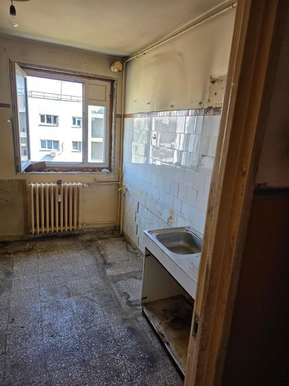 Apartament cu 3 camere semidecomandat în Câmpia Libertății