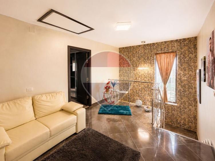 Casă individuală cu 5 camere cu Teren 375 Mp în Calea Romanului
