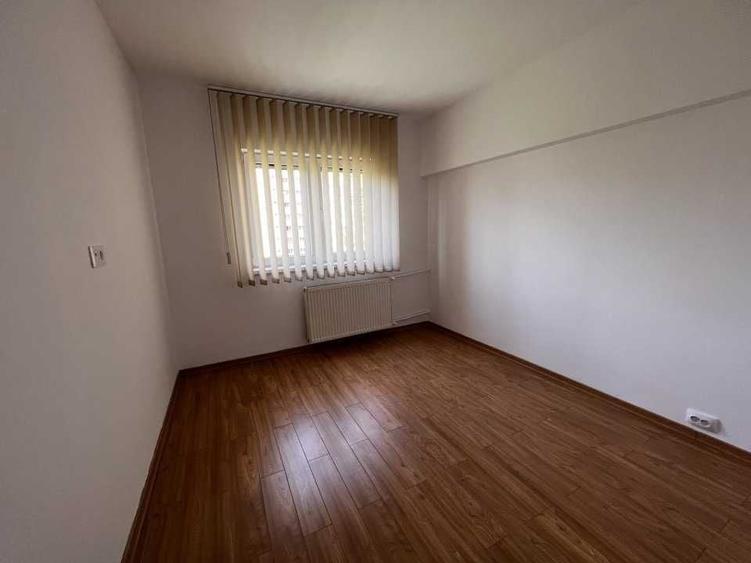 Apartament cu 3 camere decomandat în Gorjului