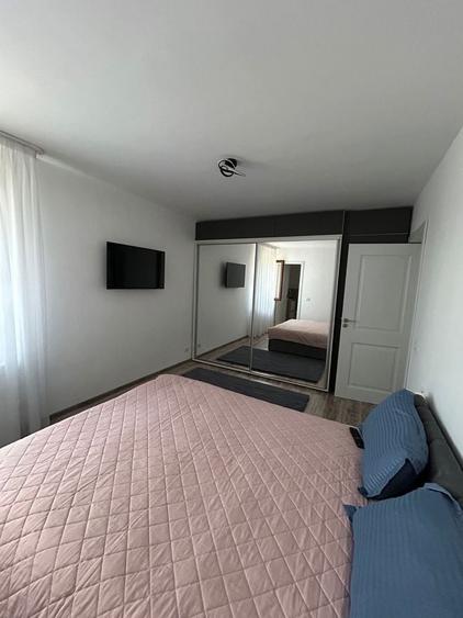 Apartament cu 4 camere decomandat în Petrești