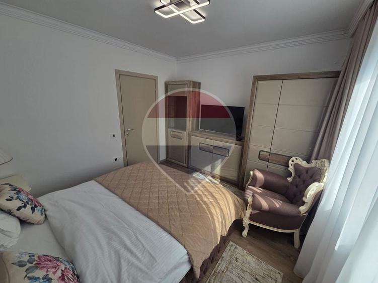 Apartament cu 3 camere decomandat, mobilat în Spitalul Județean