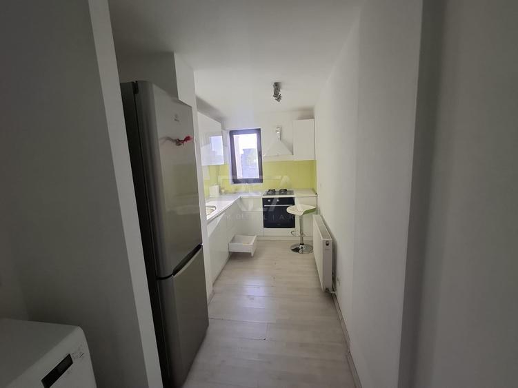 Apartament cu 3 camere semidecomandat, mobilat în Drumul Taberei
