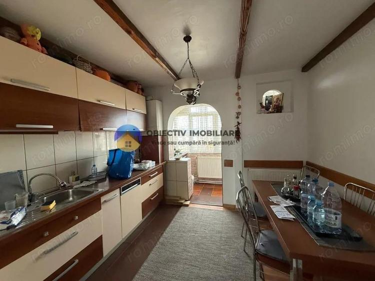 Apartament cu 3 camere semidecomandat în Central