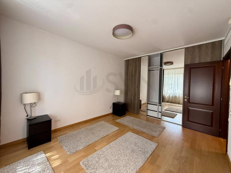 Apartament cu 3 camere semidecomandat în Aviatorilor