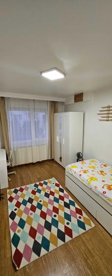 Apartament cu 3 camere decomandat în Drumul Taberei