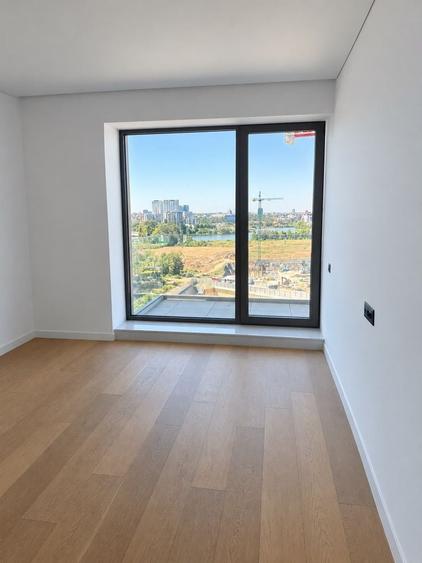 Apartament cu 3 camere decomandat în Barbu Văcărescu