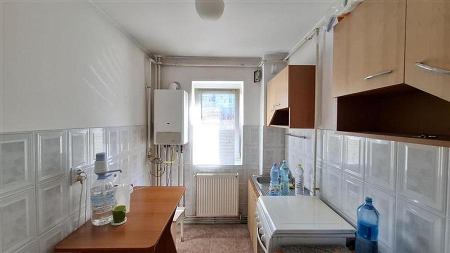 Apartament cu 2 camere semidecomandat în 9 Mai
