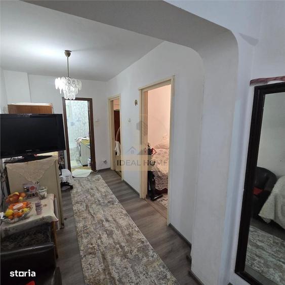 Apartament cu 3 camere decomandat în Albești