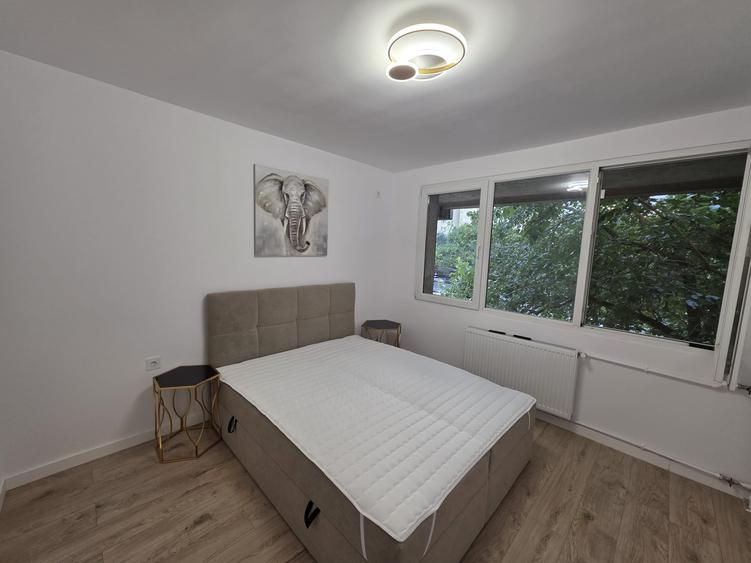 Apartament cu 3 camere semidecomandat în Bucur Obor