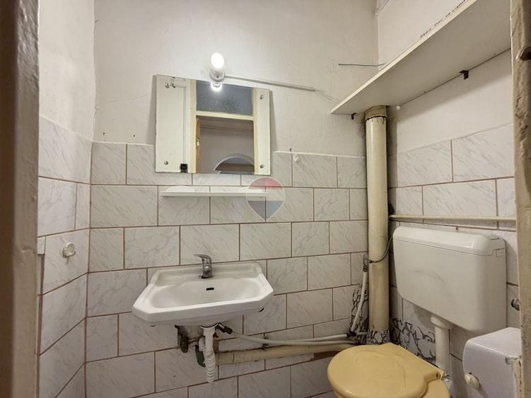 Apartament cu 3 camere semidecomandat în Iancului