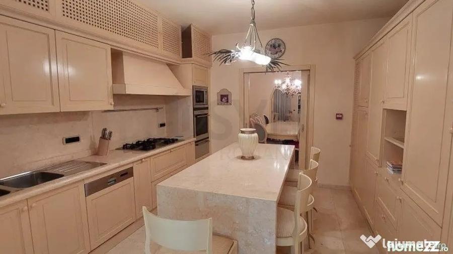 Casă cu 7 camere cu Teren 250 Mp în Cotroceni