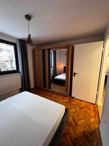 Apartament cu 2 camere semidecomandat, mobilat în Central
