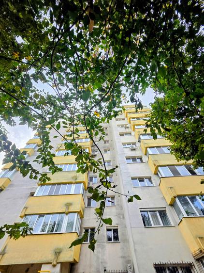 Apartament cu 4 camere decomandat în Doamna Ghica
