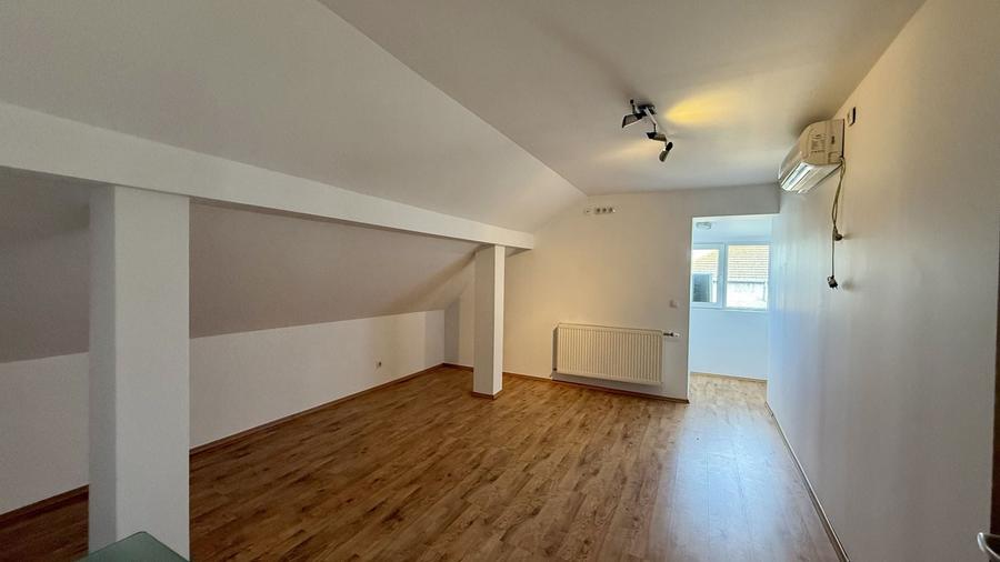 Apartament cu 4 camere decomandat, mobilat în Girocului