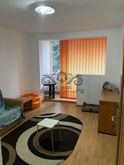 Apartament cu 3 camere decomandat în Griviței