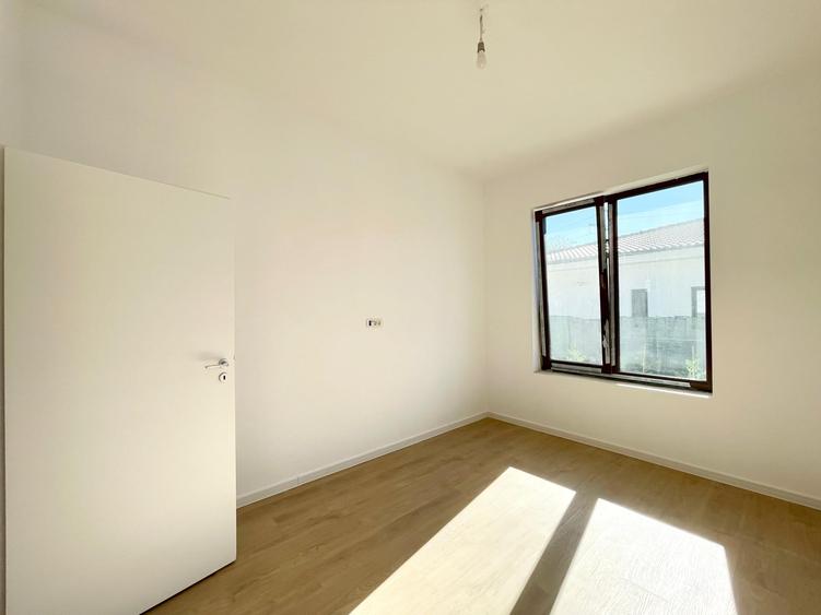 Duplex cu 4 camere cu Canalizare în Moșnița Nouă