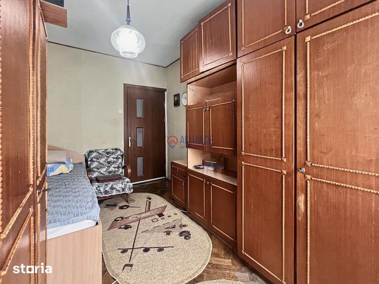 Apartament cu 3 camere decomandat în Delfinariu