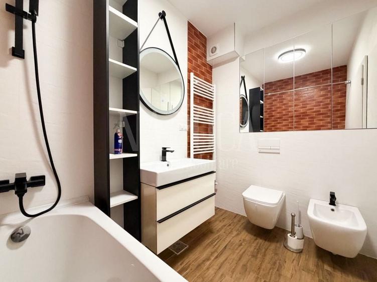 Apartament cu 3 camere semidecomandat în Borhanci