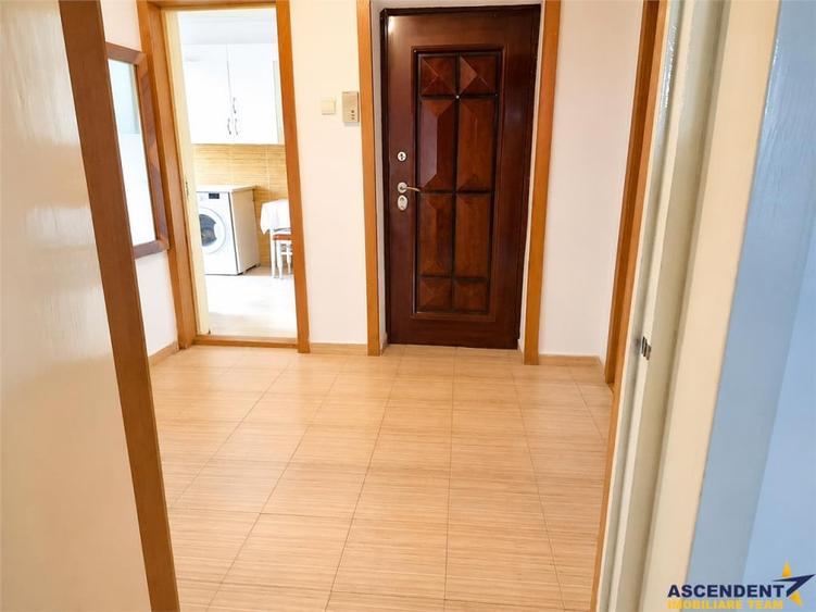Apartament cu 3 camere decomandat în Drumul Poienii