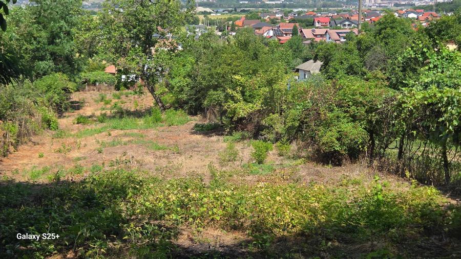 Teren de 1036 mp, în Budești