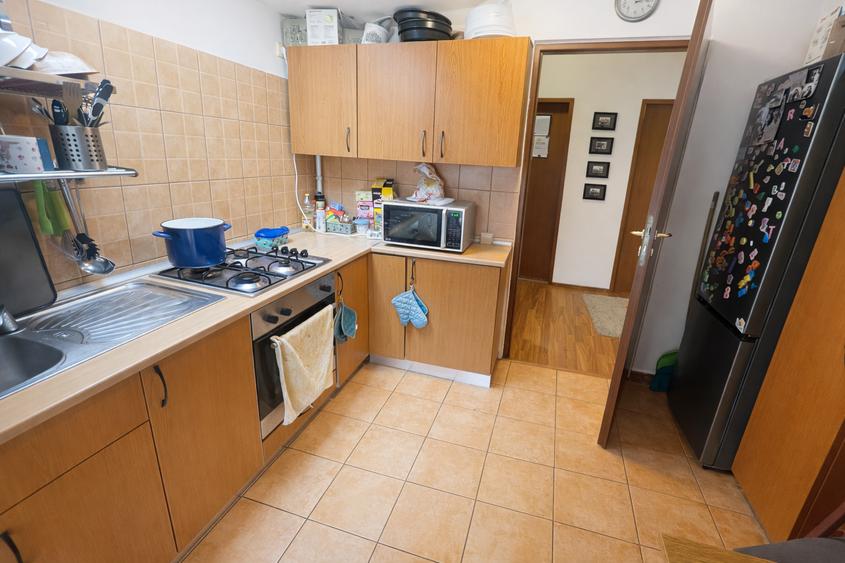 Apartament cu 3 camere decomandat, mobilat în Bragadiru