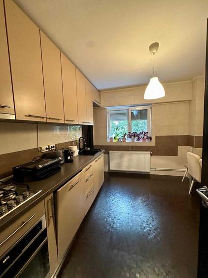 Apartament cu 3 camere decomandat în Virtuții