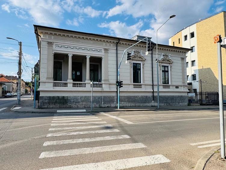 Spațiu comercial, de 440 mp, în Traian