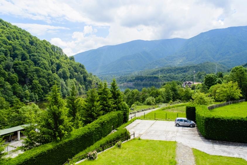 Casă individuală cu 22 camere cu Teren 5000 Mp în Malaia
