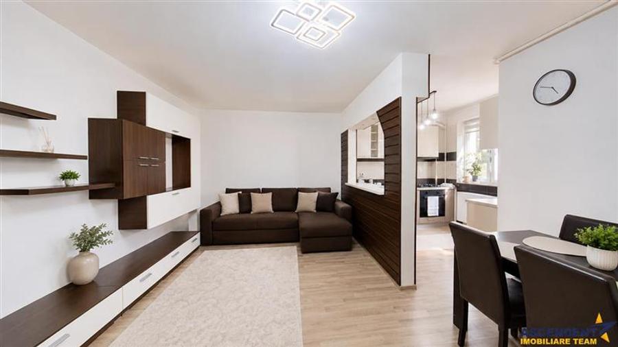 Apartament cu 2 camere nedecomandat în Tractorul