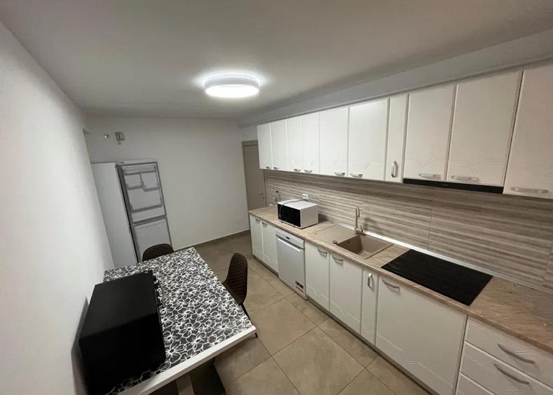 Apartament cu 3 camere decomandat, mobilat în Valea Adâncă