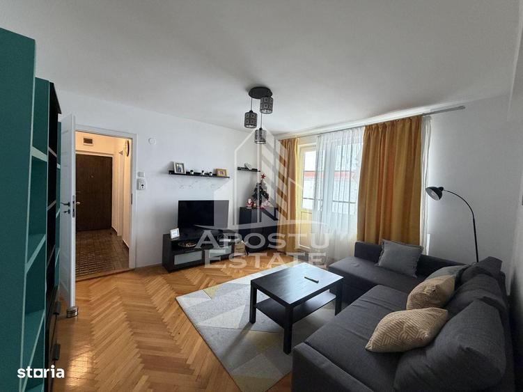 Apartament cu 3 camere, mobilat în Central