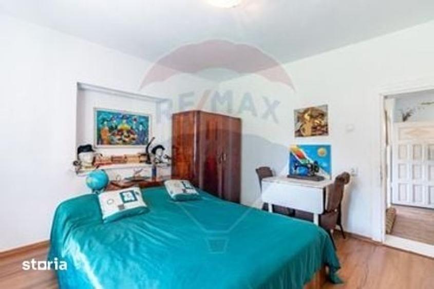 Casă cu 4 camere cu Teren 4435 Mp în Central